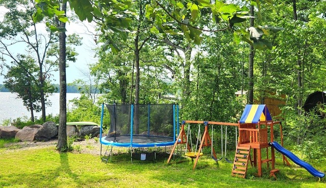 30% OFF Luxury Dom Chalet Waterfront on Stoco Lake