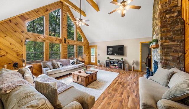 30%OFF Mountain Cabin - 2 King Beds, Hot Tub, Game Room, Mini Golf, EV Charger