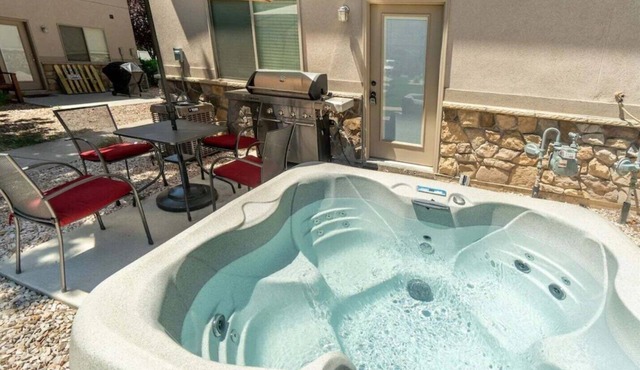 30% OFF PROMO! East Ogden Dream, Newly Built, BBQ, Patio, Views, Dedicated Spa!