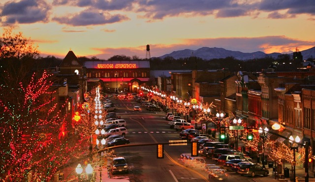 30% OFF PROMO! East Ogden Dream, Newly Built, BBQ, Patio, Views, Dedicated Spa!