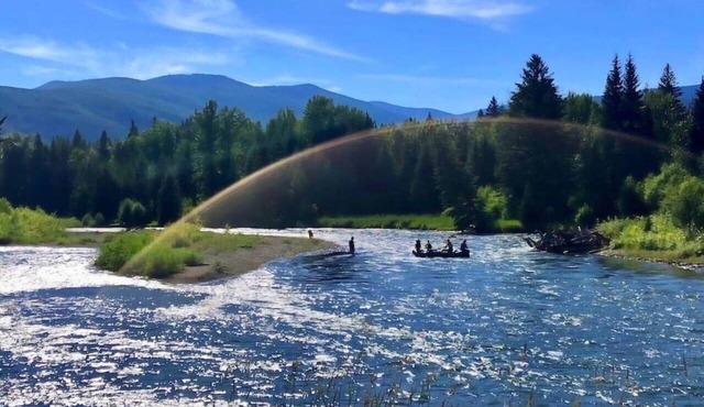 30% OFF - Swan River Estate: 5 Cabins on River. Sleeps 30. Family Reunions!