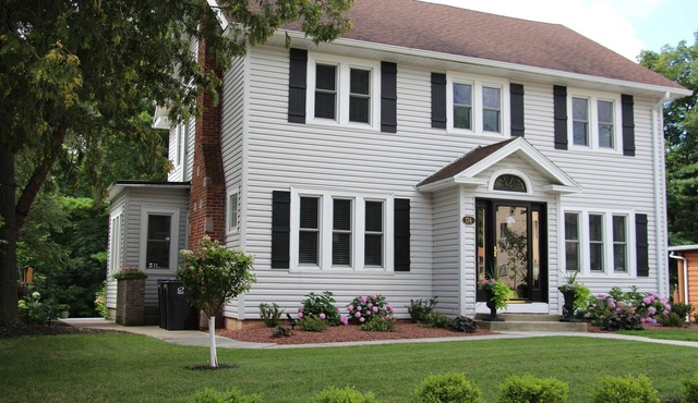 30 Second Walk To Downtown