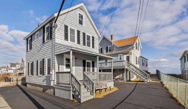 30 SECONDS TO BEACH: OCEAN VIEWS:HEAR THE SURF: THAT CLOSE: GREAT BEACH ACCESS