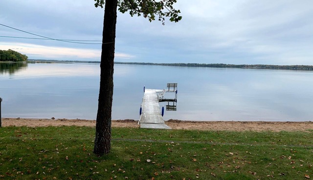 30 steps to lake, Dock for fishing & swimming, Families Welcome!