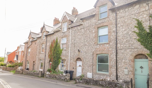 30 WEST STREET, pet friendly, character holiday cottage in Watchet