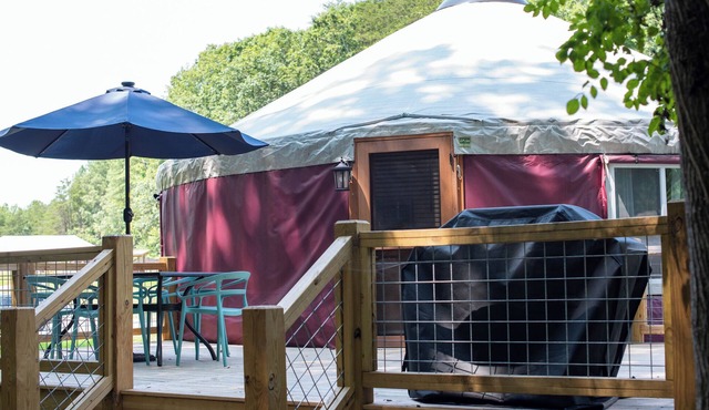 30' Yurt with a large deck, on the creek, full kitchen, dome skylight, 2 bedrooms, sleeps 5.