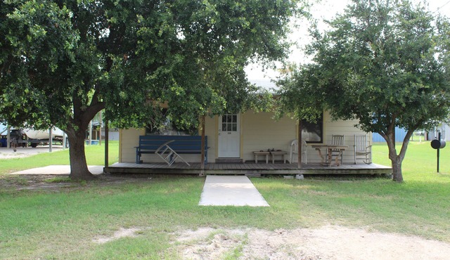 300 Copano-Cozy cabin with 2 bedrooms 2 baths