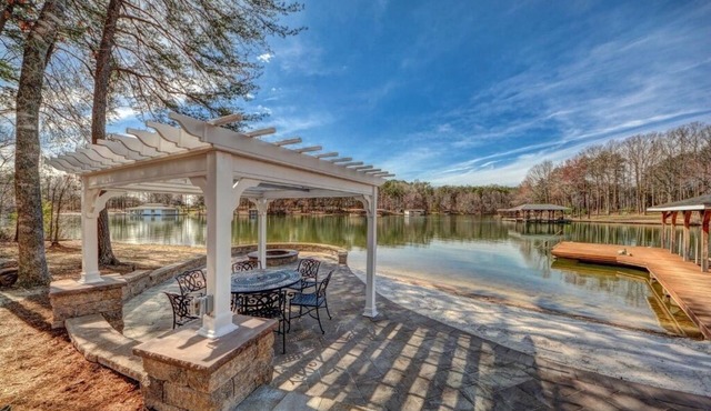 300 feet Private Level Waterfront, Beach, Deep Water Dock, Waterside Firepit