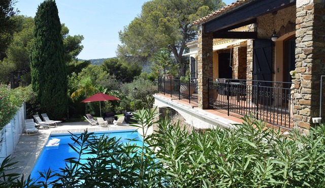 300 m from beaches and center, villa with sea view and pool. Le top LE CALME
