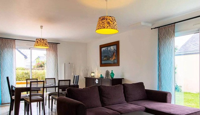 300 - Modern house just minutes from the beach