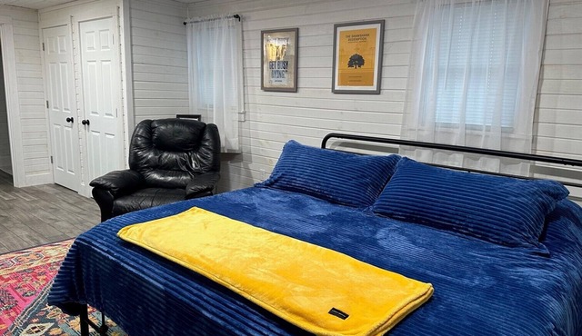 300 Sq Ft Studio Apt - Downtown Lexington, close to Mid-Ohio Sports Car Course