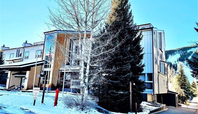 300 yards to Peru lift @ Keystone, sleeps 6, spacious end unit condo