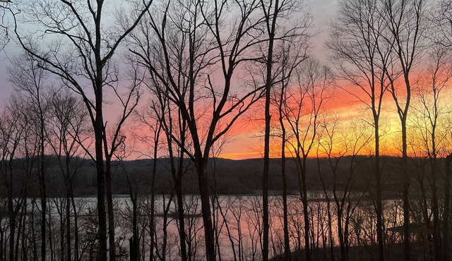 3000 sf Cabin sleeps 14 on Lake Barkley reduced Aug rates