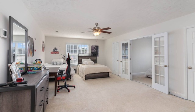 3000 sq ft house with luxuries & plenty of space for everyone!