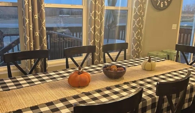 3000 sq ft West Omaha home. Perfect for wedding parties or families with kids!