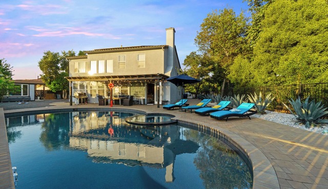 3000 Sqft 5BR - 4BTH Villa with Pool, Hot Tub, 8 Parking in Fallbrook, Wineries