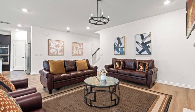 3000ft Airport ConferenceCenter/3 TVS/5BR/3BA