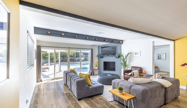 *3000sf 6BR! Htd Sparkling Pool, Cabana, BBQ!*