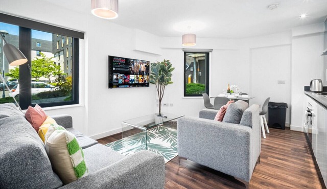 3001 Fabrick Square · Luxury 2 Bed Apartment - Smart TV - WIFI