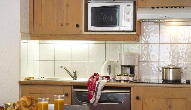 300m from ski slopes, fitness, swimming pool, balcony, tv, ski locker, 28m²