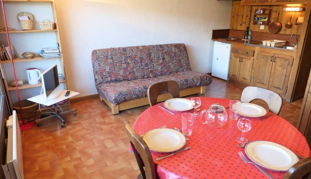 300m from ski slopes, 1st floor, view mountain, balcony, parking, tv, 28m², Saint Gervais