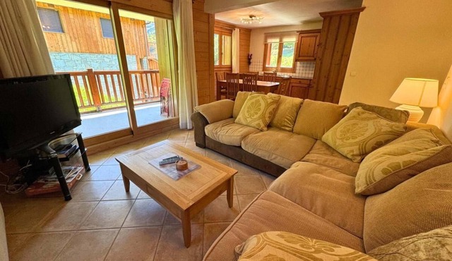 300m from ski lifts, 2nd floor, balcony, parking, tv, ski locker, 66m², Les Menuires