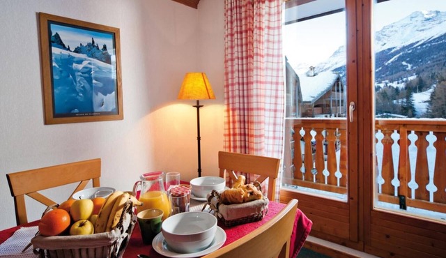 300m from resort center, swimming pool, balcony, tv, 35m², Val Cenis