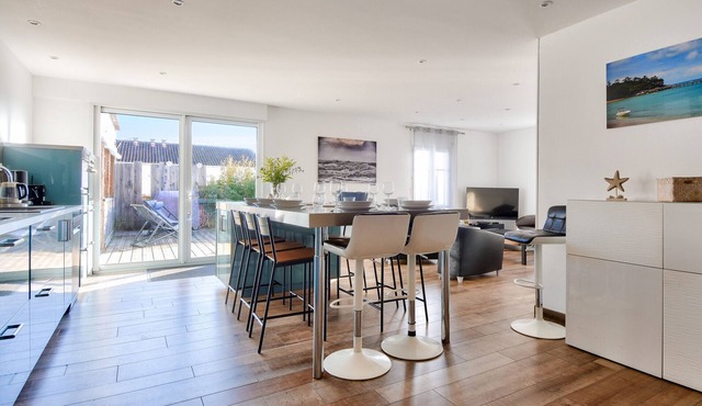 300m from beaches - House with garden for 12