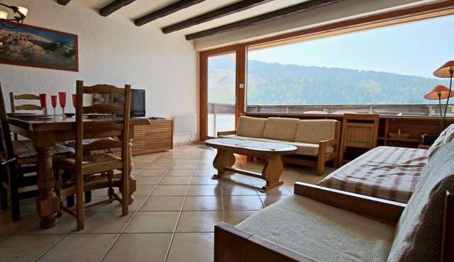 300m from resort center, 4th floor, balcony, tv, 55m², Chamrousse