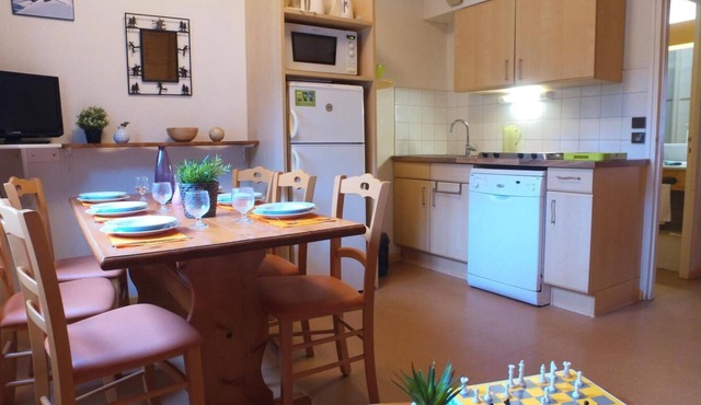 300m from resort center, swimming pool, parking, tv, ski locker, 32m², Lélex