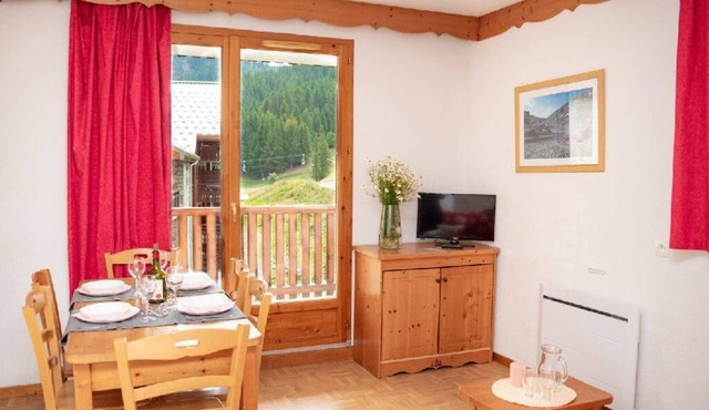 300m from ski slopes, 3rd floor, swimming pool, balcony, tv, ski locker, 35m², Puy-Saint-Vincent