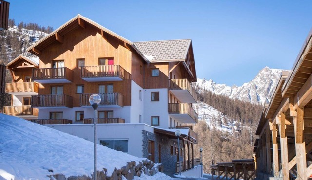 300m from ski slopes, 3rd floor, swimming pool, balcony, tv, ski locker, 25m², Puy-Saint-Vincent