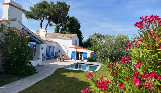 300m from the beach, Large villa with garden swiming pool, close to the village.