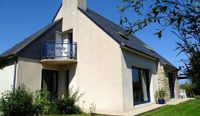 300m from Tahiti beach and GR34 - 4* - Large garden - European TV channels