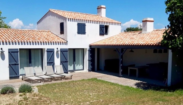 300m from the beach, house with terrace and large private garden