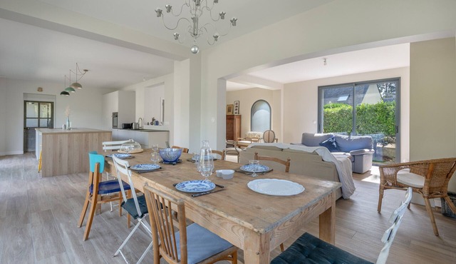 300m from the beach, house for 9 adults and 3 kids