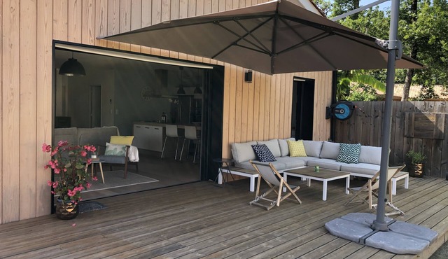 300m from the Lac beach! Superb house, wood cladding.