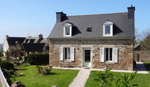 300m from the SEA, Breton house with large garden and sea view - WIFI