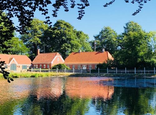 300m2 entire house with 3 bedrooms