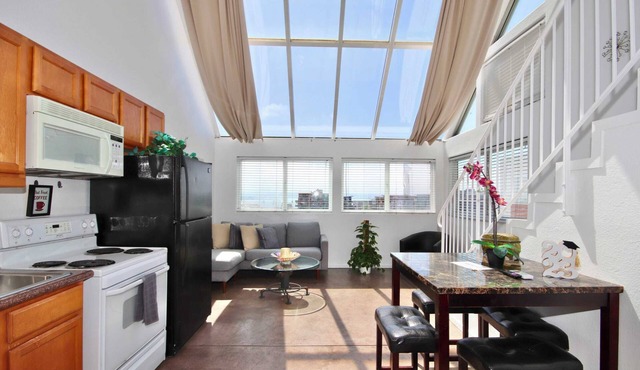 301 Amazing Sky Loft in Little Italy!