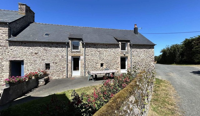 301 - Character house 2km from Sables-D'or.