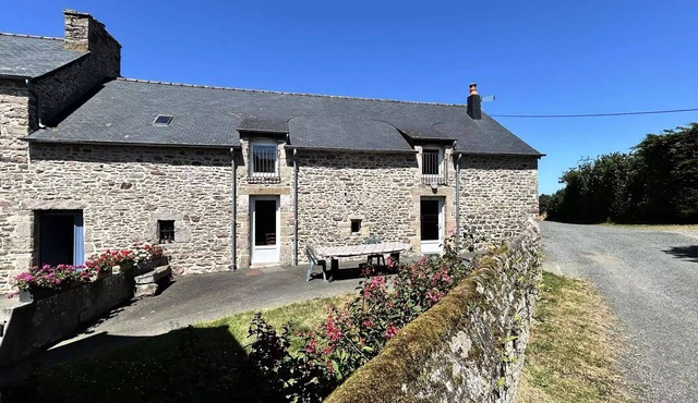 301 - Character house 2km from Sables-D'or.