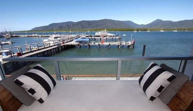 301 Harbour View - Cairns City marina views