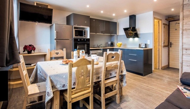 301 Luxury Apartment Sleep 10 Ski Parking Lockers