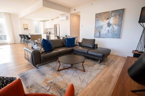 301 - Luxury Condo - Exceptional View & Pool