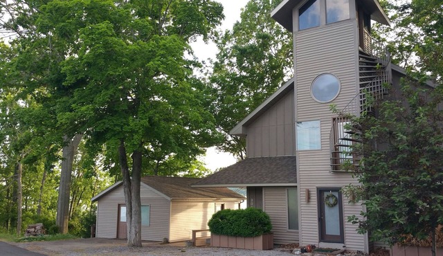 (301) Stunning view, LBL nearby, quiet street, dock access, on site boat rental