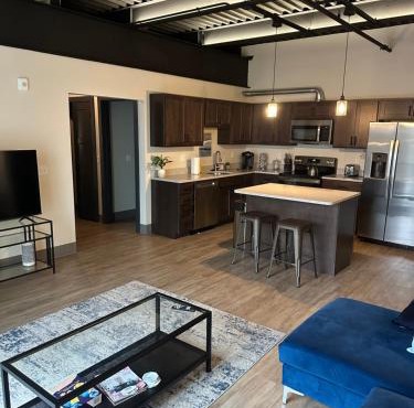 302 Luxury King Suite Downtown
