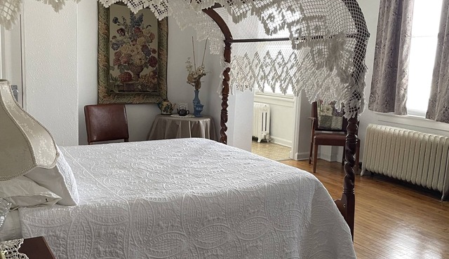 #303 The Victorian Suite, Apartment "A Winter Retreat in Boone, IA