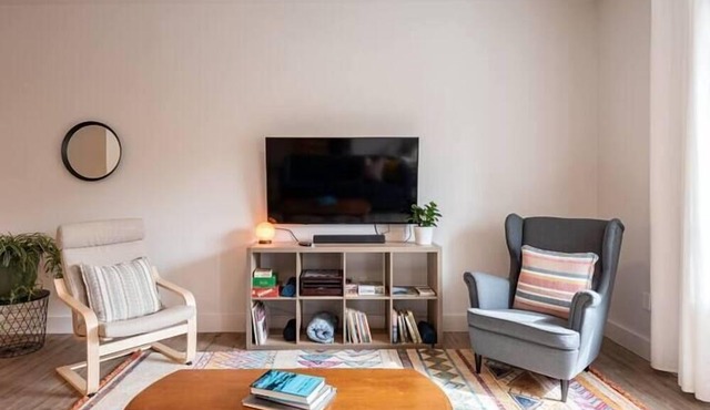 303 - Wolfville Luxury Apartment with 2 King Beds