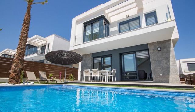 3032 Vistabella- Bali 3032